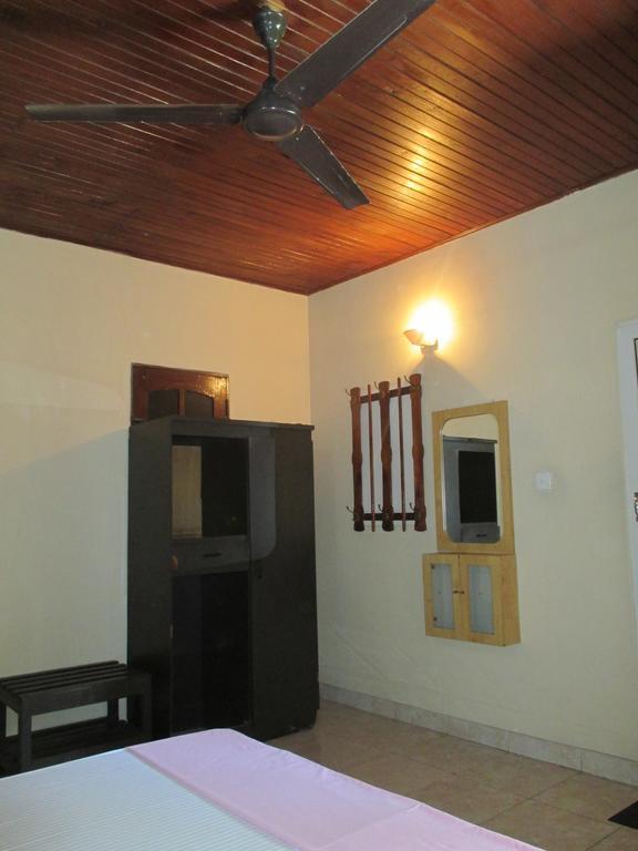 Thilanka Beach Resort Dehiwala-Mount Lavinia Habitación foto