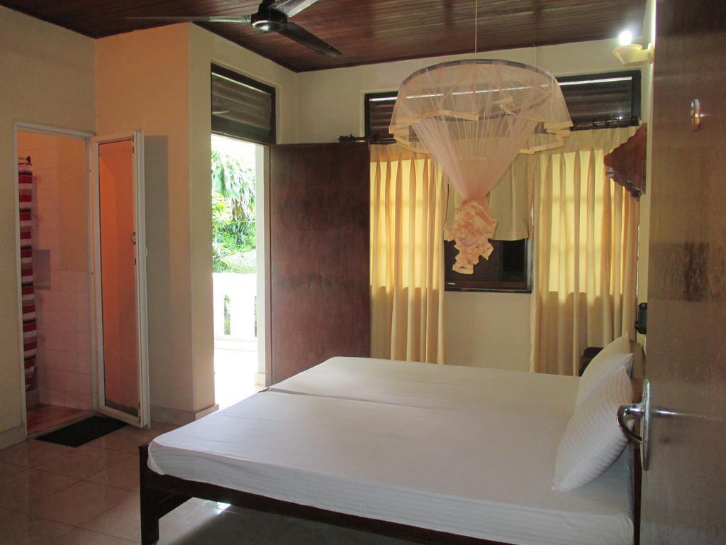 Thilanka Beach Resort Dehiwala-Mount Lavinia Habitación foto