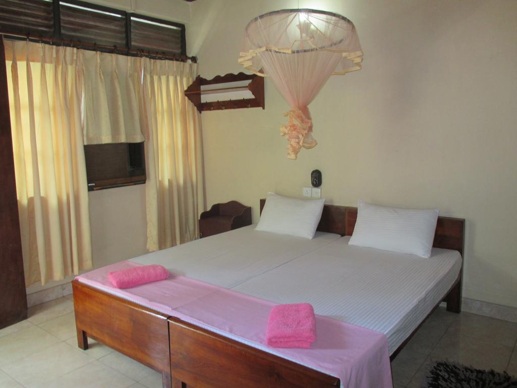 Thilanka Beach Resort Dehiwala-Mount Lavinia Habitación foto